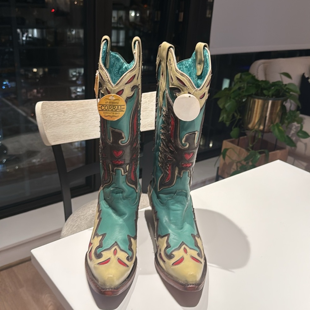 New Corral authentic handcrafted boots - Picture 3 of 9